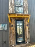 Modern 2-bedroom mountain house in brilliant Lansing - 4-Star