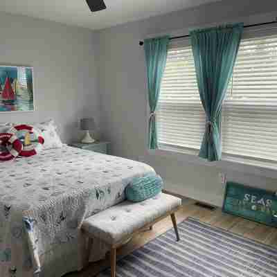 Downstairs apt in newly constructed Kill Devil Hills home with private entry! Rooms