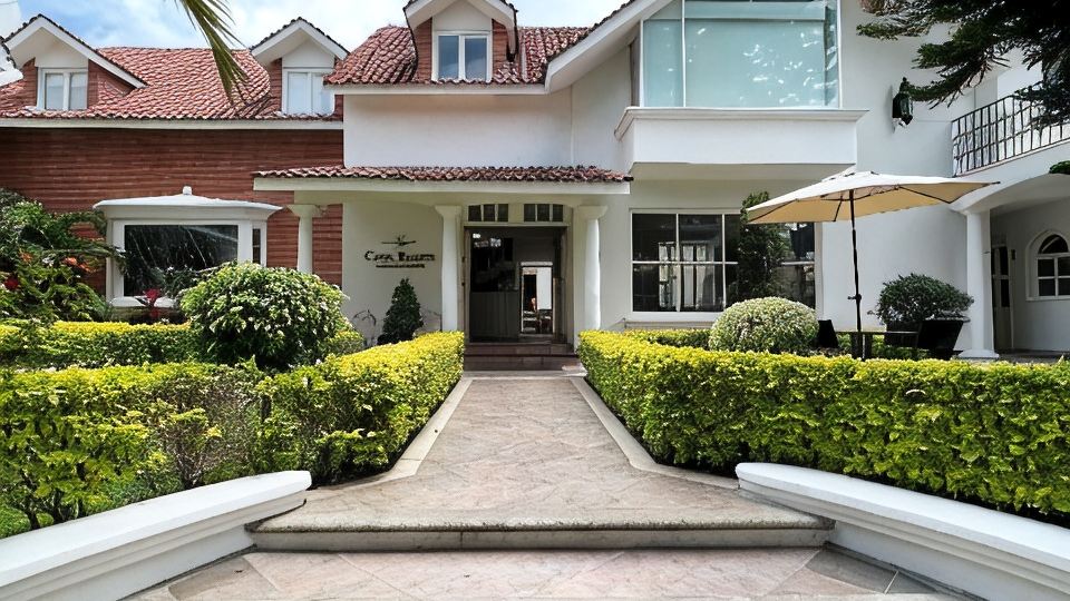 Casa Bonita Hotel & Luxury Residence