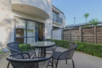 Elegant 3-Storey with Garage Parking by Latimer Sq - วิลล่า