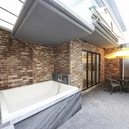 Busan Yonghodong Adena Hotel Отели рядом с достопримечательностью «Храм Тонмёнбульвон»