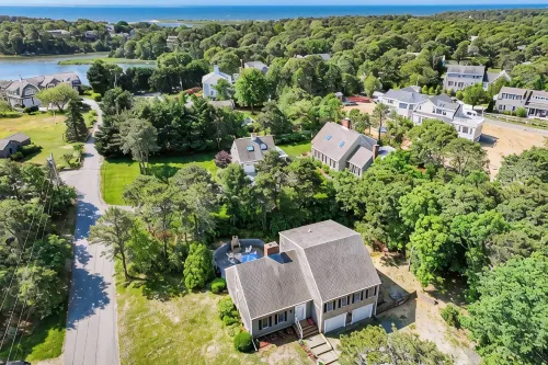 5-Bedroom Vacation Home Just 3 Minutes Drive to Cape Cod Beaches