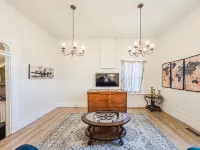 406 Canyon Rd #2