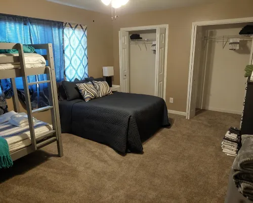 NEW!!! The Uptown Oasis...seconds from Uptown Marion!!! Hotels in Marion