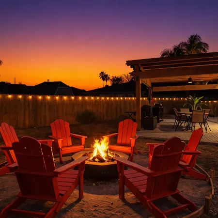 Casa Aaron, Large Pool, Game Room, Spacious Backyard with Palm Trees, 3 Bedrooms