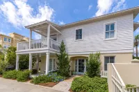 Luxe gulf side living between Rosemary & Alys - walk to beach & oceanfront pool