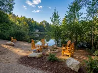 Pond-Side Chalet • Private Beach • Canoe & Kayak • Sleeps 7 • Near Storyland - Wi-Fi
