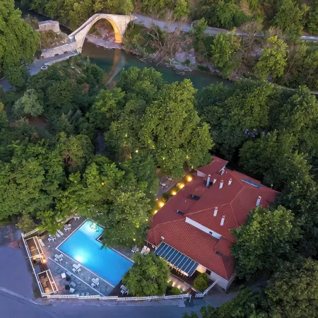 Aoos River Treehouse