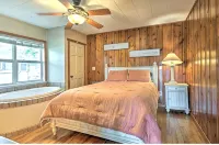 Relaxing Taylor Lake Retreat directly on the Chain of Lakes - 3つ星