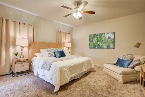 Matador Arena + Hot Tub + Game Room + 4Br Sleeps 14 + 4 Min to Loop - Bungalows