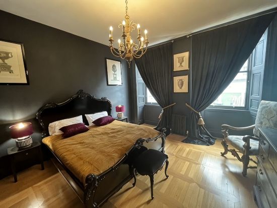 Luxury apartment with free parking in the 4th coolest neighbourhood in the world