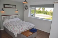 Beautiful Coastal bungalow-Sennen cove -Porthcurno-Sea - جاكوزي