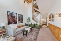 Luxe Chalet - Sleeps 15 - Wifi