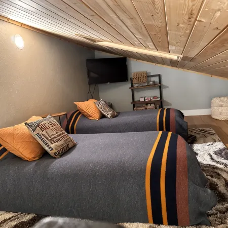 Modern, but cozy apartment with spectacular views of the Bitterroot mountains
