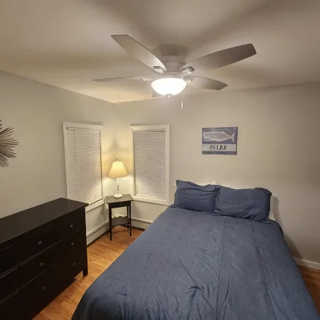 Minutes to Walnut Beach, newly renovated 3 bedroom home