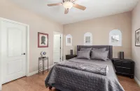 Pilot's Lounge - 2 miles from Chandler Municipal Airport - บังกะโล