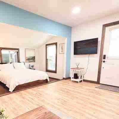 Cozy Studio Cottage with Harbor View/Spacious Full Kitchen & Pet Friendly Rooms
