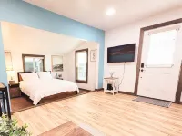 Cozy Studio Cottage with Harbor View/Spacious Full Kitchen & Pet Friendly - 3성급