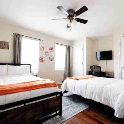 Cozy & Chic Getaway - In The Heart Of RVA • 4BD 2.5BA • Sleeps 9+ Rooms
