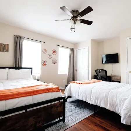 Cozy & Chic Getaway - In The Heart Of RVA • 4BD 2.5BA • Sleeps 9+