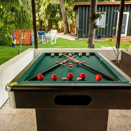 6BR King Bed, Pool with Huge Yard