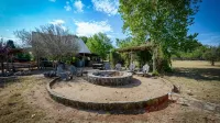 16-Acre Resort Ranch with 4 Homes Included, Pool, Spa, Firepit &Gathering Spaces - 4-Sterne