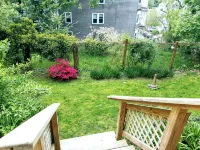 Panoramic view, large deck, ground floor apartment, walk to subway and beach