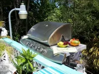 Open 3 BR 2 Bath Home with Private Pool, Wi-Fi, 5 Minutes to Cable Beach - 2성급