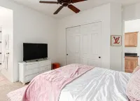 Spacious 4-bedroom house with Mountain View’s, pool and putting green. - Wifi