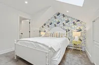 Vermont Summer Escape - Sleeps 8 with FirePit, Hot Tub, and Pet Friendly! - Boutique