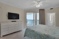 PENTHOUSE - TOP FLOOR - BEACHFRONT & CHAIRS - POOL - BALCONY - GYM-NEW ELEVATORS - ジャグジー