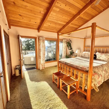 Paradise in Forest setting w/ Ocean views, hot tub, close to town & Hiking