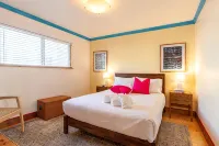 Beachfront Ocean Views 20 mins to SFNeptune 1) - Holiday Apartments
