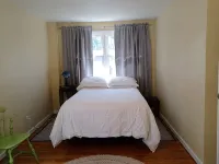 Family Home, walk to Downtown Overland Park! - balcón