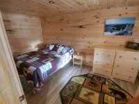 Custom Built Tiny Home/Cabin in Jackman with Direct Trail Access on Powersports - Homestays