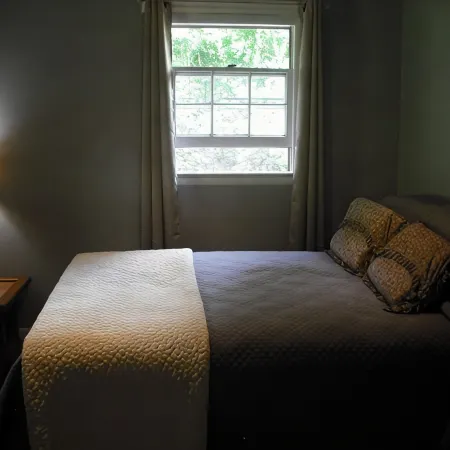 Blue Mountain Cabin, secluded, perfect for couples, near main road
