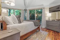 Treetop Getaway with AMAZING lake views! - Gym