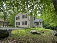 Spacious 5 BDRM Masthope Chalet with Private Movie Theater & AWESOME Game Room - Boutique