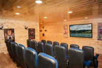 Mountain Retreat - Theater & Arcade - Hot Tubs - Boutique
