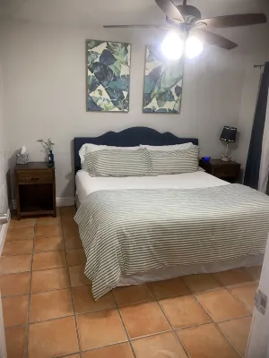 Cozy house centrally located. 3mls to beach,7mls to speedway. Pet friendly - Wi-Fi