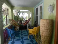 Beautiful & Large Bedroom  in B&B in Exquiste  Tropical  Home- Centrally located - Bungalows