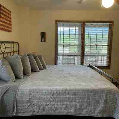 Sensational Sunrise Views overlooking golf course w/ incredible mountain views! Rooms