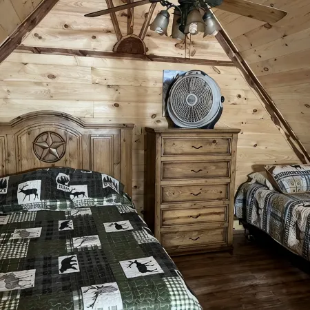 2 bedroom 1 bath cabin with privacy, 1 mile from main highway