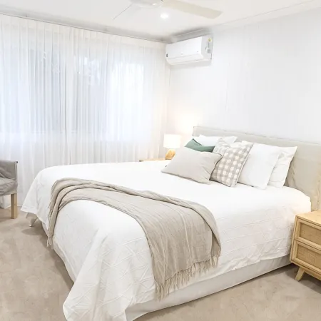 2 Bed apartment opposite the beach