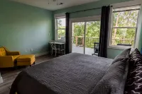 🌞The Abundant Life on Lakeshore🌞 - Lakeview Home <1/4 Mile to Public Boat Ramp - 4-Star