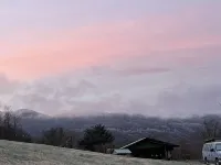 Cozy with spectacular views, easy access to I-64, and each end of the NRGNP - 무료 와이파이