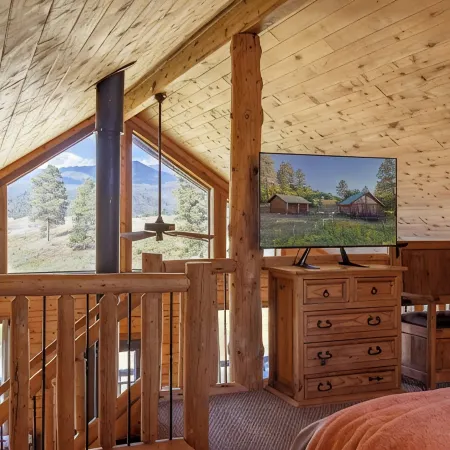 Lux Hot Tub Cabin. Huge Views! 35 Acres! Stargazing/Hiking Retreat! No Pet Fees!