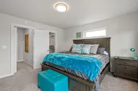 Upscale Downtown Townhome! - Kitchens