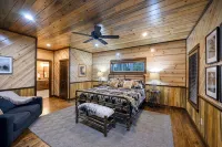 Trophy Buck Lodge - 5 bedroom + 5 ensuite bath Luxury Cabin - Centrally Located - Balkoner
