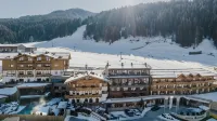 Hotel Riederalm - موقف سيارات